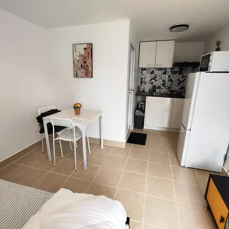 Plain-pied Entree Privee Et Parking Gratuit *